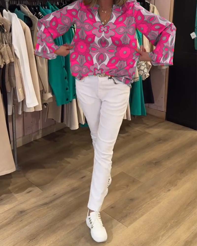 Bluzka o luźnym, uniwersalnym fasonie i nadrukach