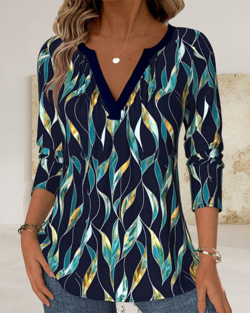 Koszulka z nadrukiem liści, luźny krój, dekolt w serek