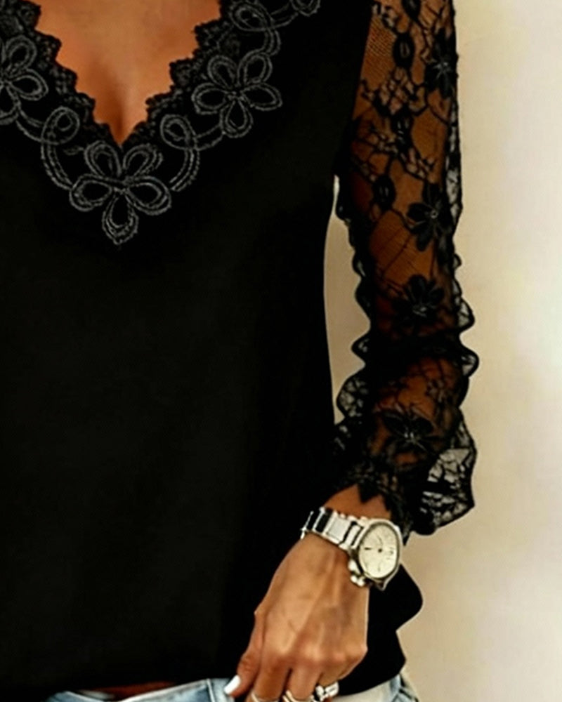 Stylowy top z długim rękawem i dekoltem w serek