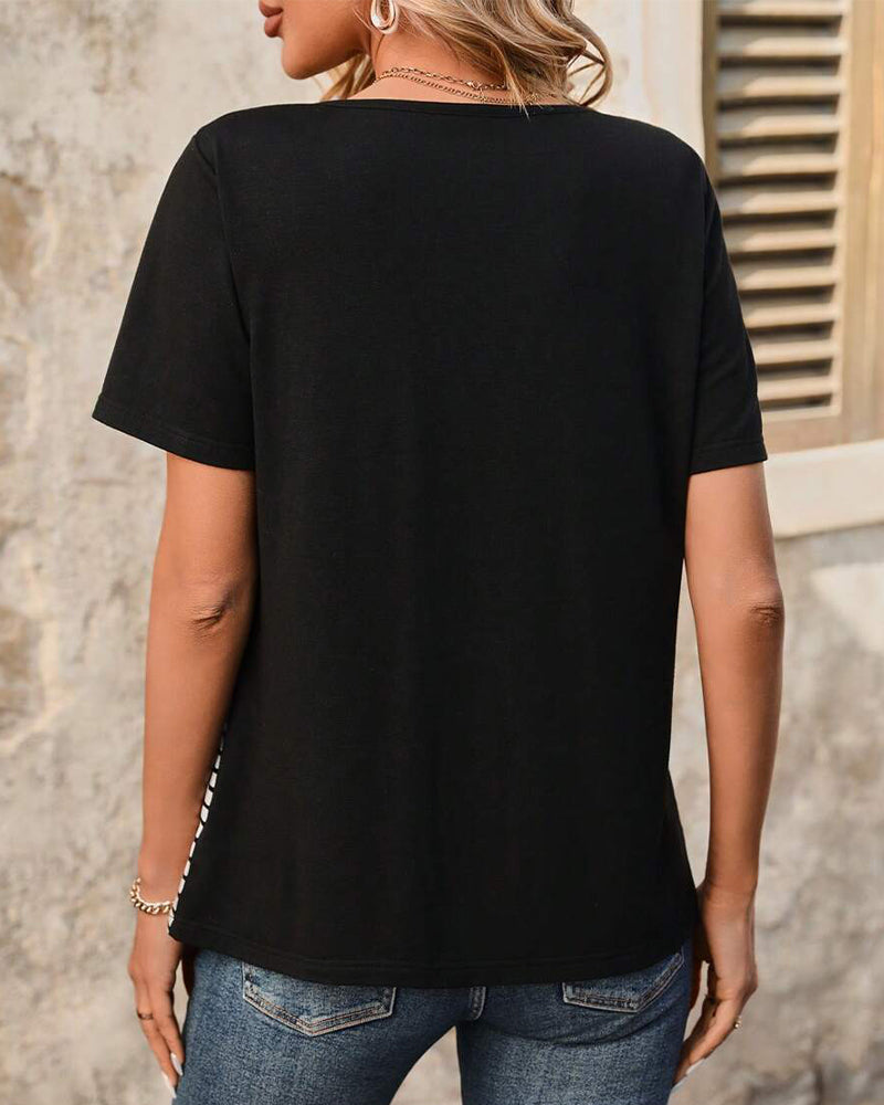 Luźna koszulka w paski w kontrastowym kolorze