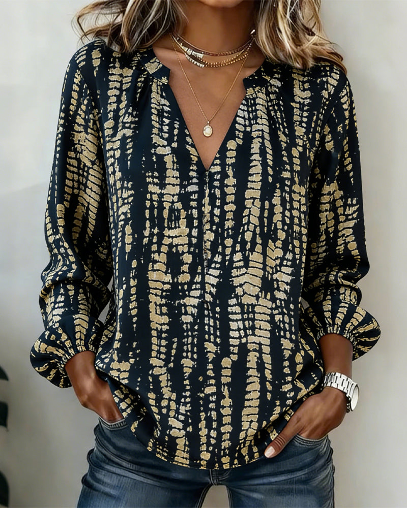 Top z nadrukiem, stójką i długimi rękawami