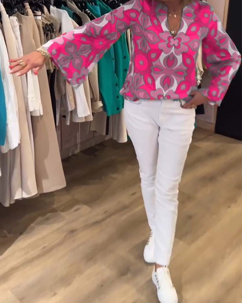 Bluzka o luźnym, uniwersalnym fasonie i nadrukach