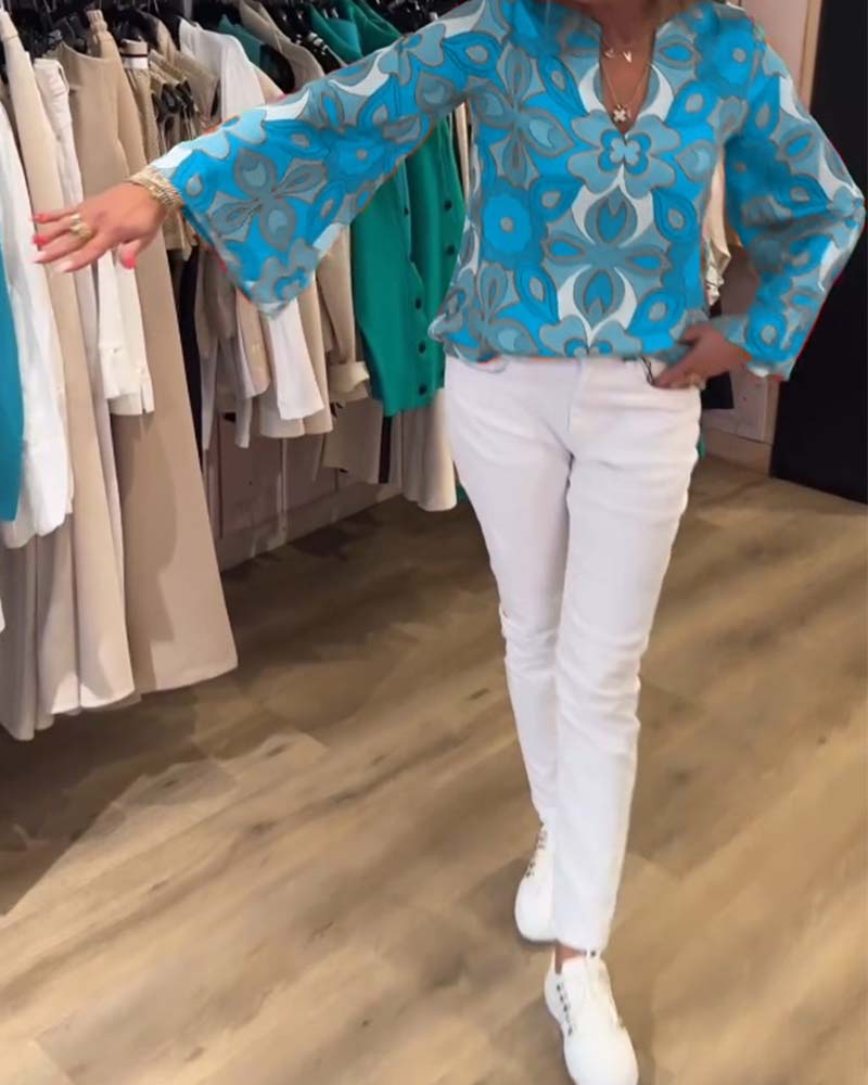 Bluzka o luźnym, uniwersalnym fasonie i nadrukach