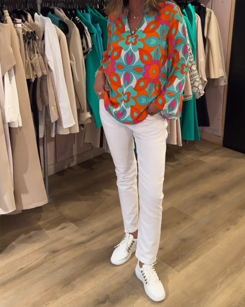 Bluzka o luźnym, uniwersalnym fasonie i nadrukach