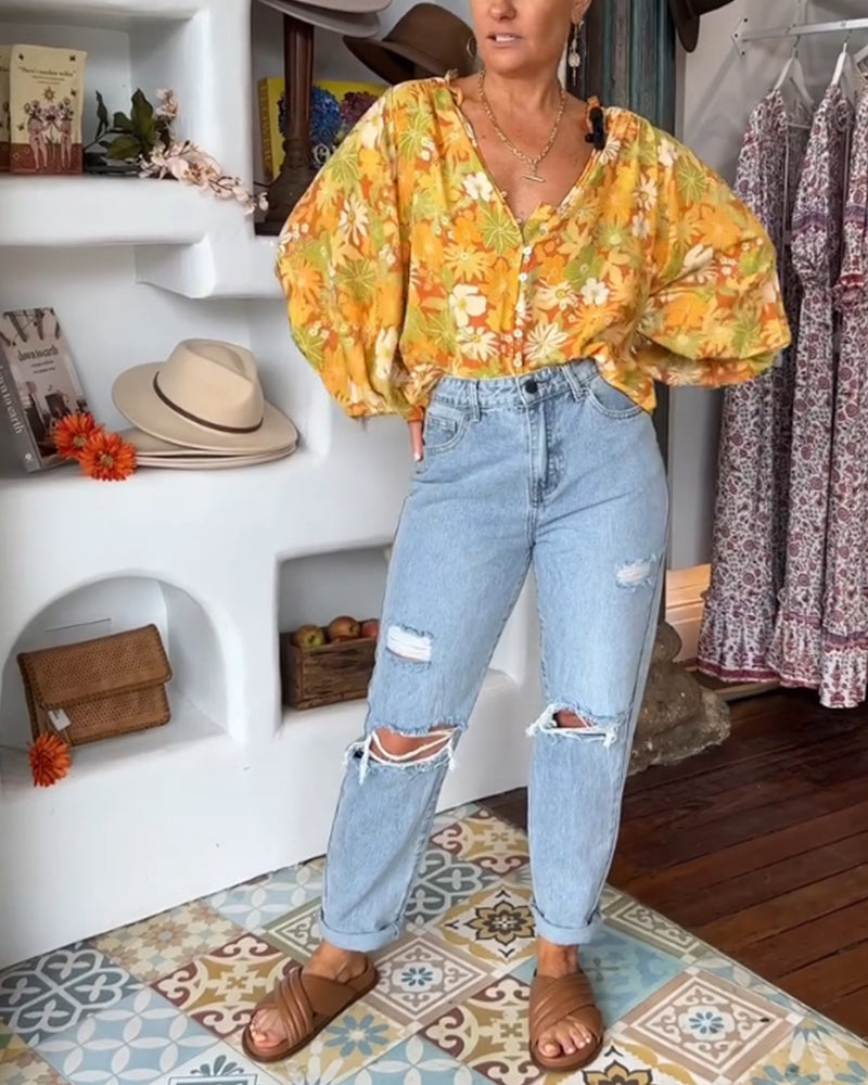 Bluzka z kwiatowym nadrukiem i dekoltem w serek