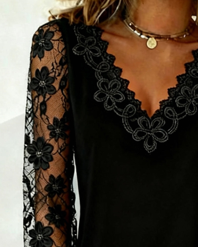 Stylowy top z długim rękawem i dekoltem w serek