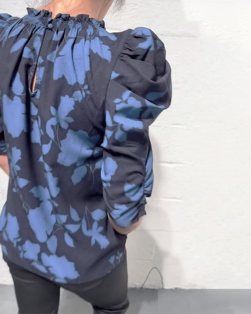 Bluzka z bufiastymi rękawami i falbanką