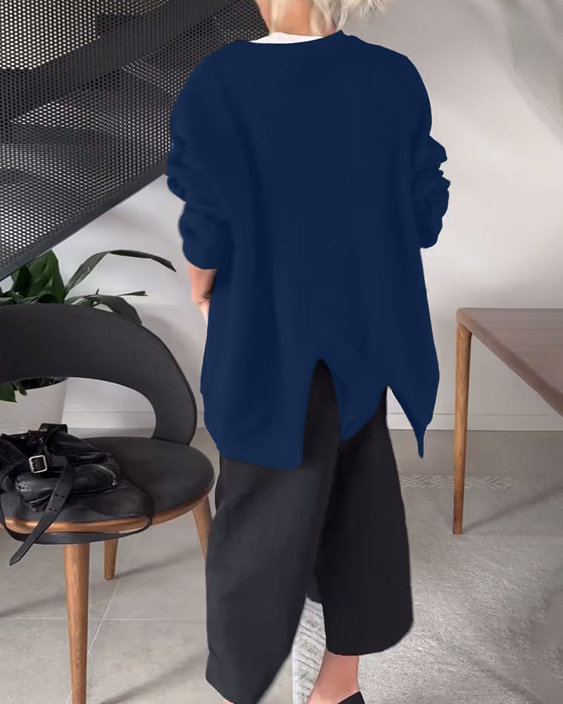 Prosta, swobodna bluza z okrągłym dekoltem i rozcięciem