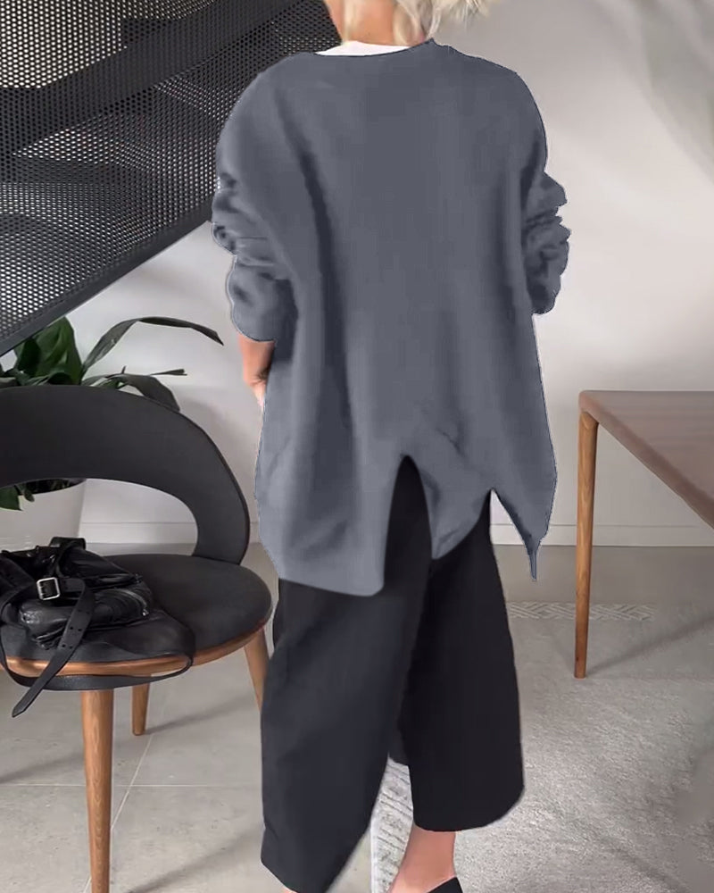 Prosta, swobodna bluza z okrągłym dekoltem i rozcięciem