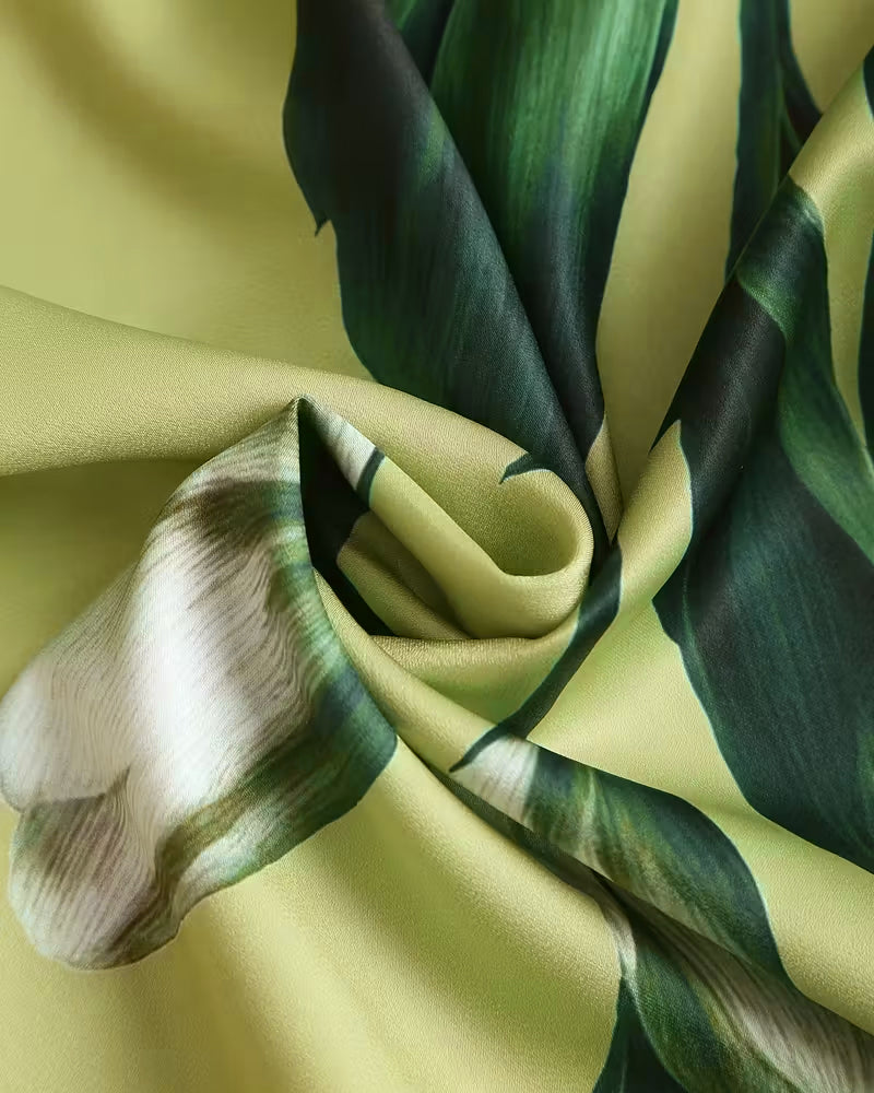 Bluzka z klapami, prostymi ramionami i nadrukiem