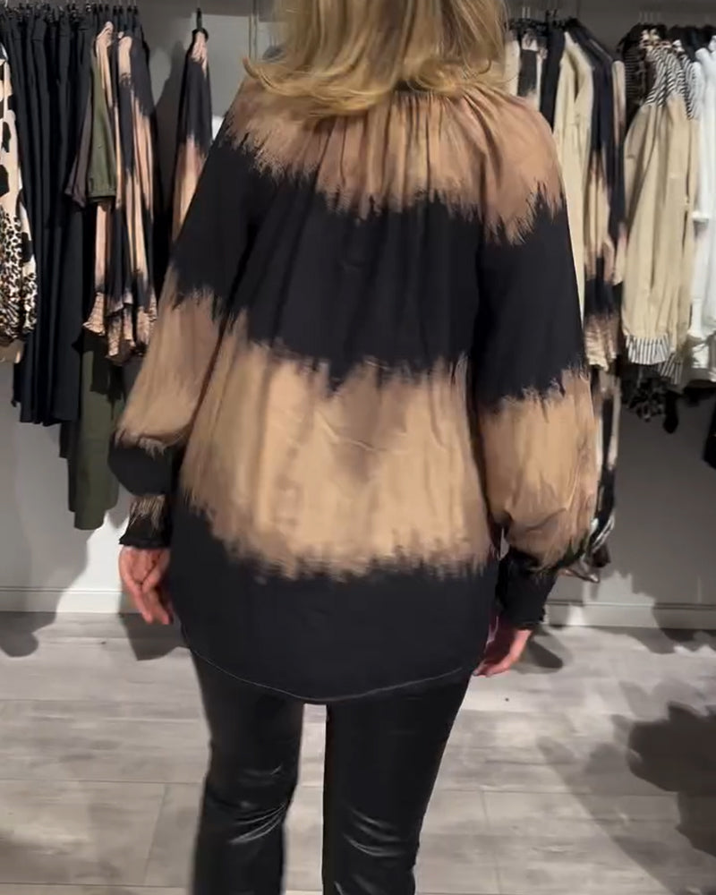 Bluzka w stylu vintage z blokami kolorów i dekoltem w serek, z guzikami