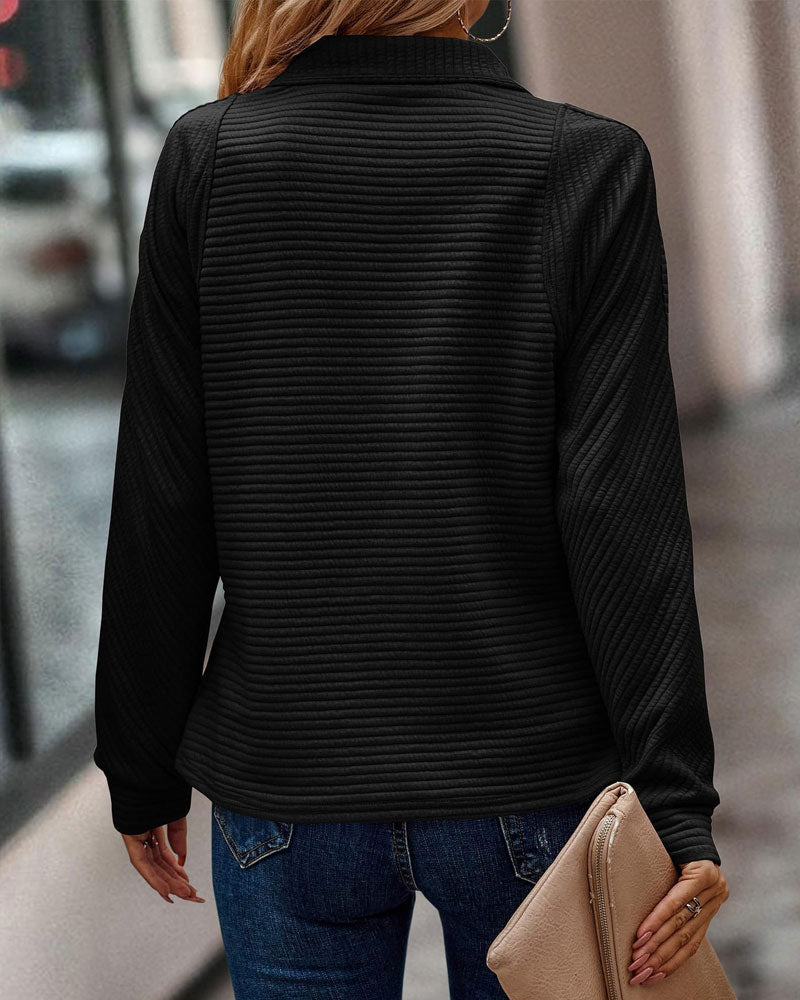 Bluza z kapturem w prostym kolorze i zapinana na zamek