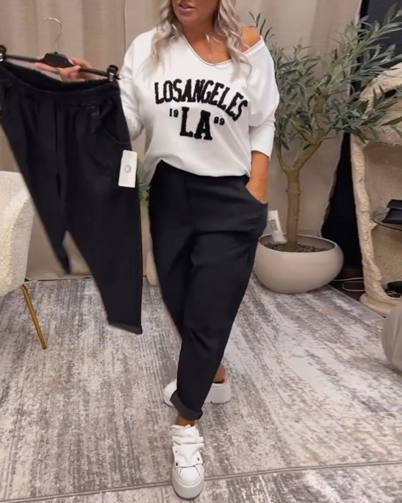 Luźna bluza z dekoltem w serek i nadrukiem liter