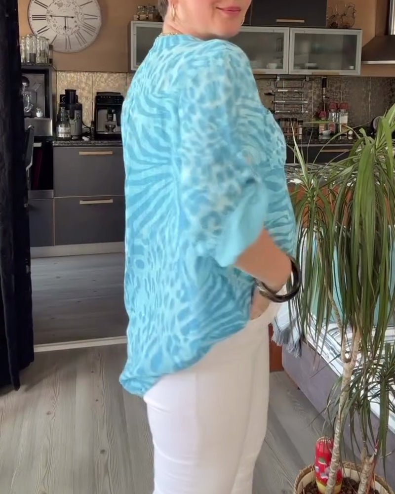 Bluzka z nadrukiem, dekoltem w serek, kieszenią na guziki i rękawami o długości 3/4