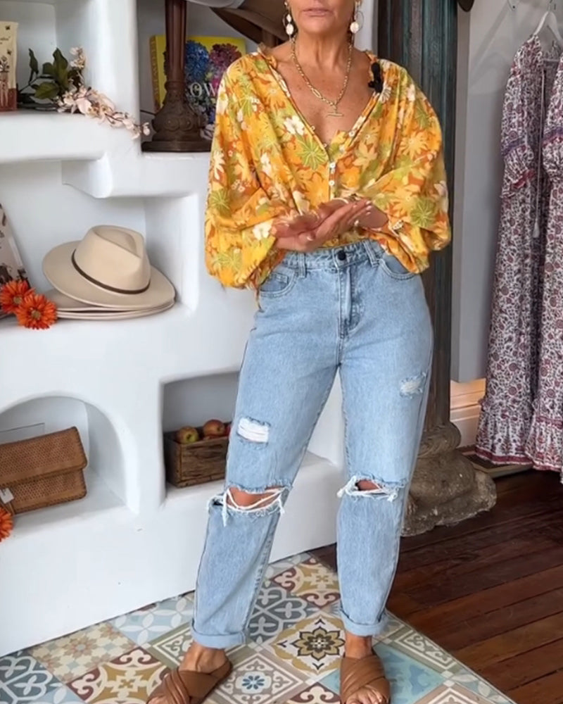 Bluzka z kwiatowym nadrukiem i dekoltem w serek