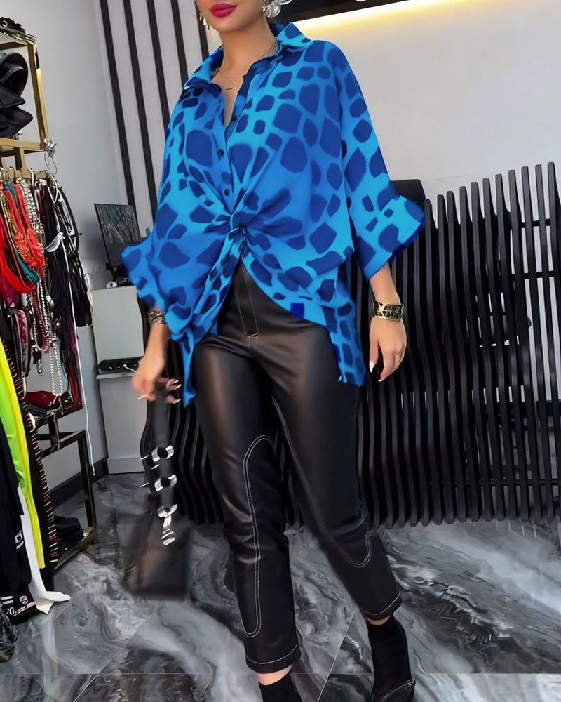 Bluzka temperamentowa z klapami i nadrukiem w panterkę