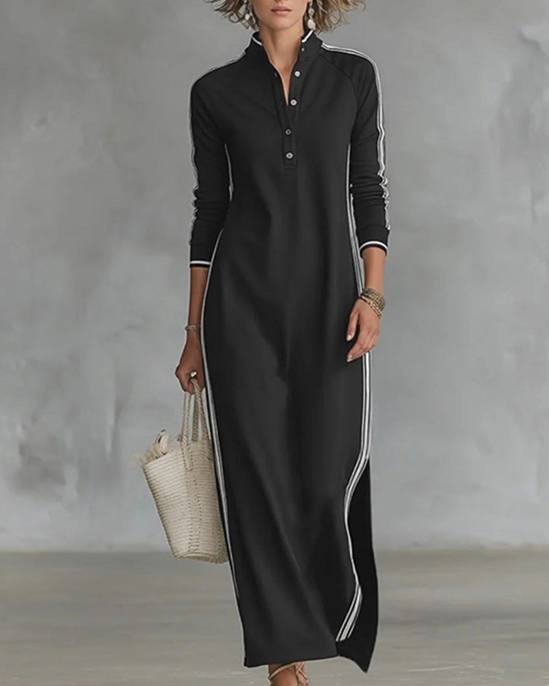 Sukienka z kontrastowymi guzikami i dekoltem w serek