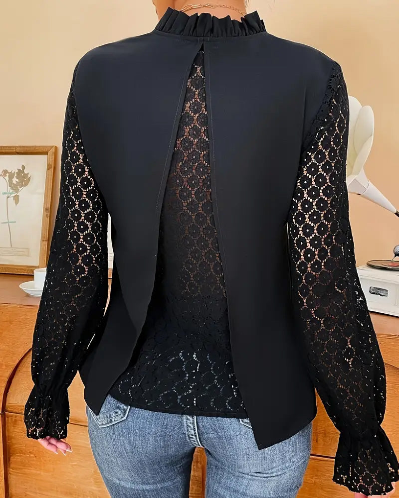 Bluzka z koronkowym dekoltem w serek i długimi rękawami