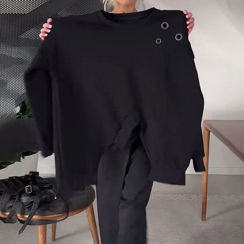 Prosta, swobodna bluza z okrągłym dekoltem i rozcięciem