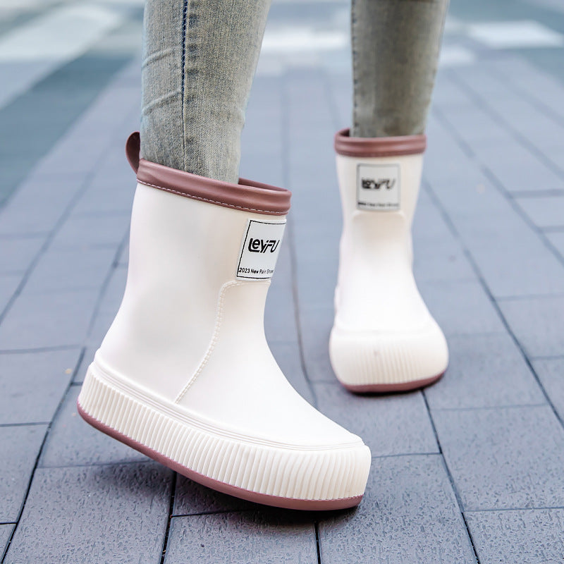 Wodoodporne, antypoślizgowe kalosze – modne obuwie przeciwdeszczowe dla kobiet