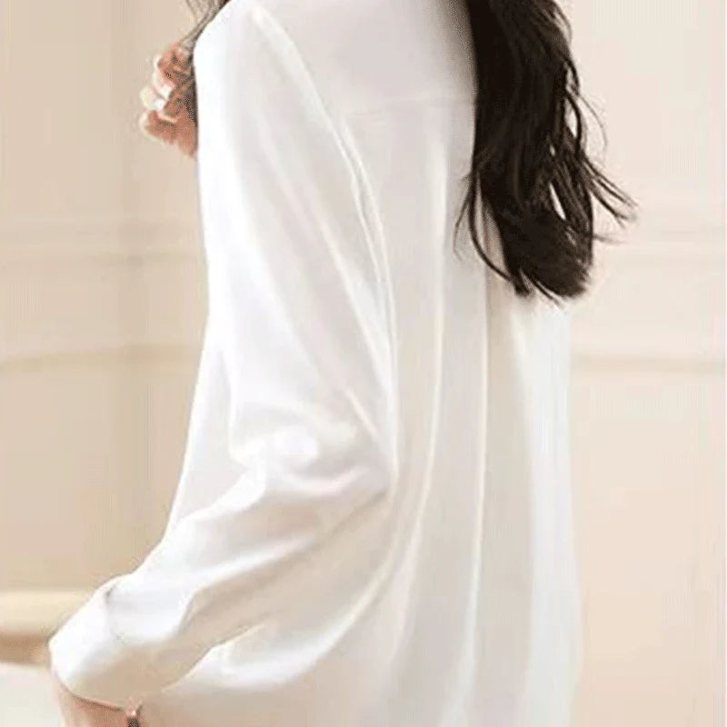 Biała jedwabna bluzka z długimi rękawami