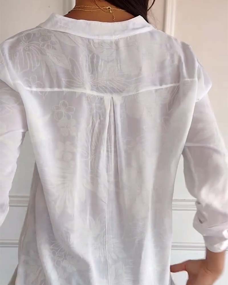 Top z nadrukiem liści i cekinami patchworkowymi