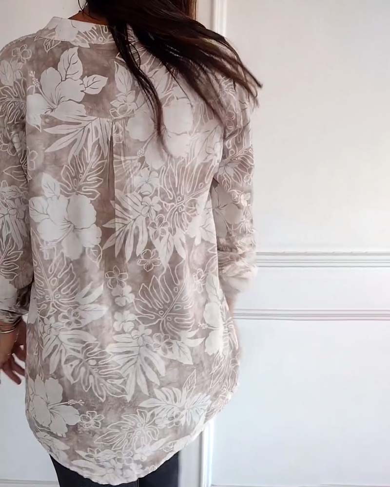 Top z nadrukiem liści i cekinami patchworkowymi