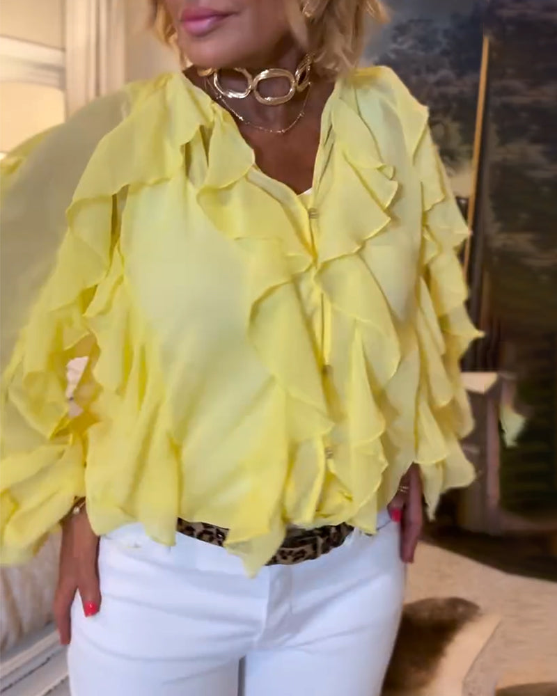 Luźna, prosta bluzka z falbankami