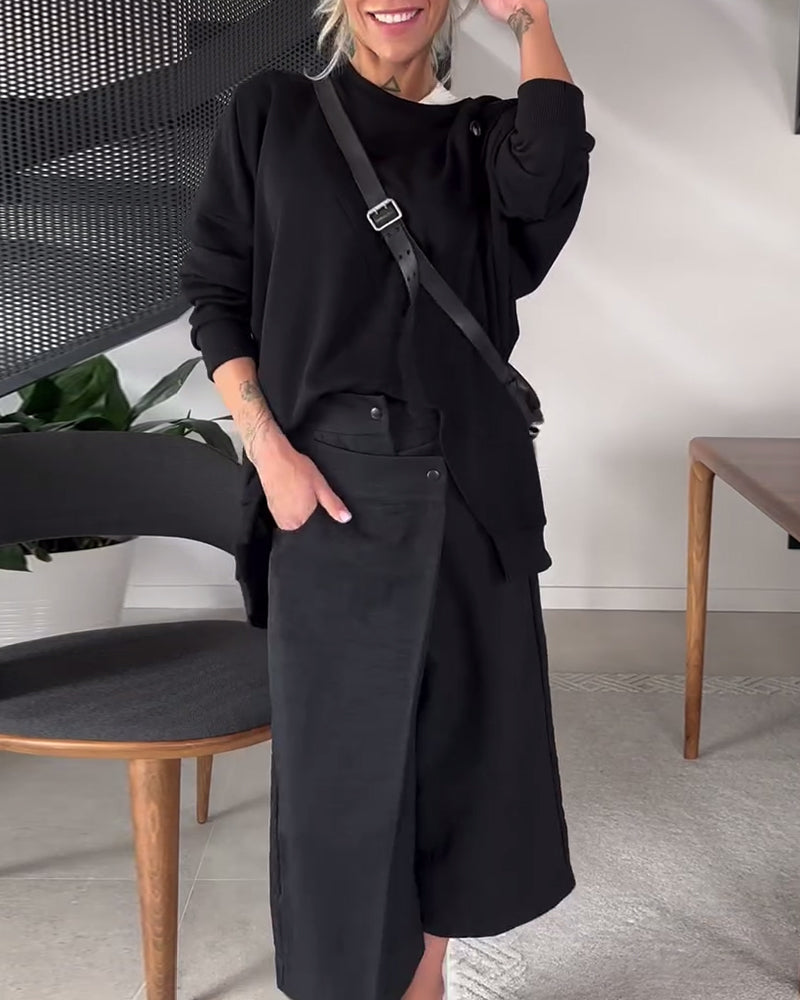 Prosta, swobodna bluza z okrągłym dekoltem i rozcięciem