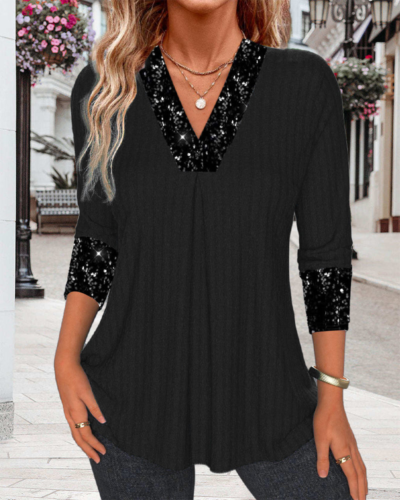 Luźny, gładki top z cekinowymi łatkami i zakładkami