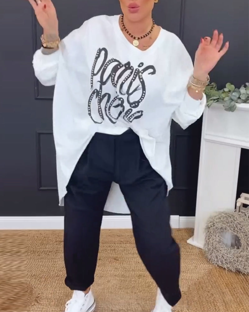 Top z okrągłym dekoltem i nieregularnym nadrukiem liter