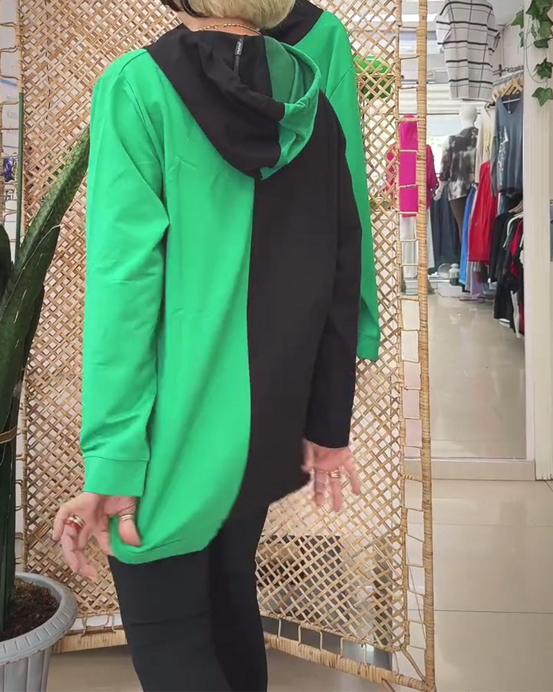 Luźna bluza z kapturem i nadrukiem w bloki kolorów