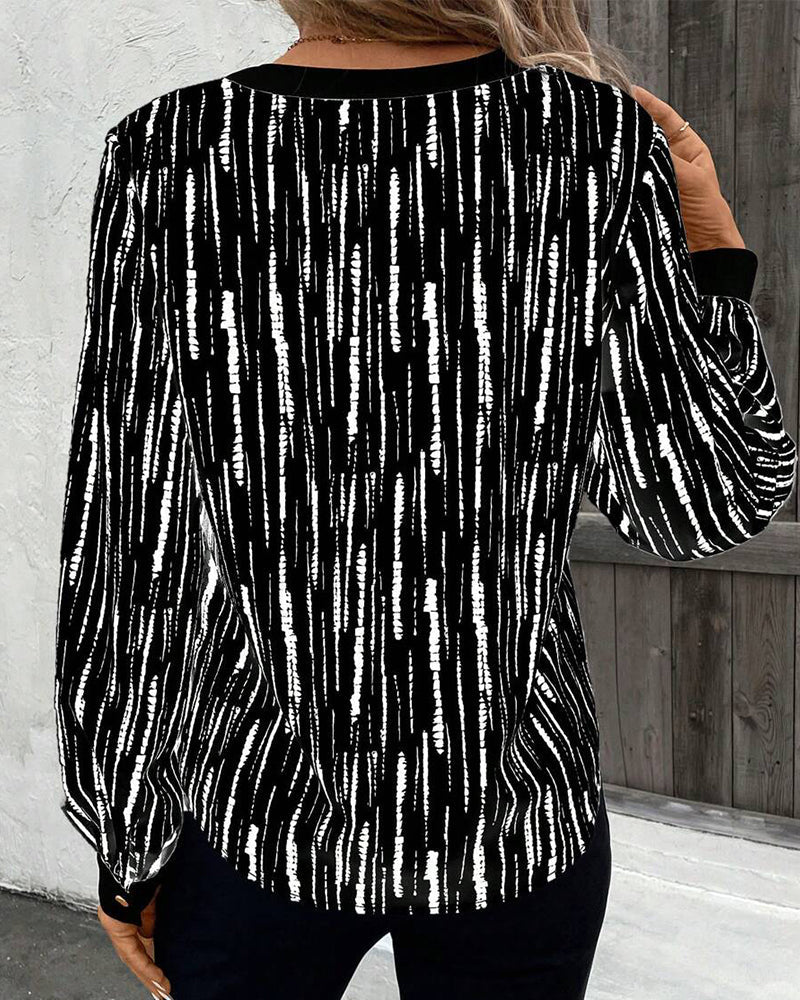 Modna bluzka z geometrycznym nadrukiem