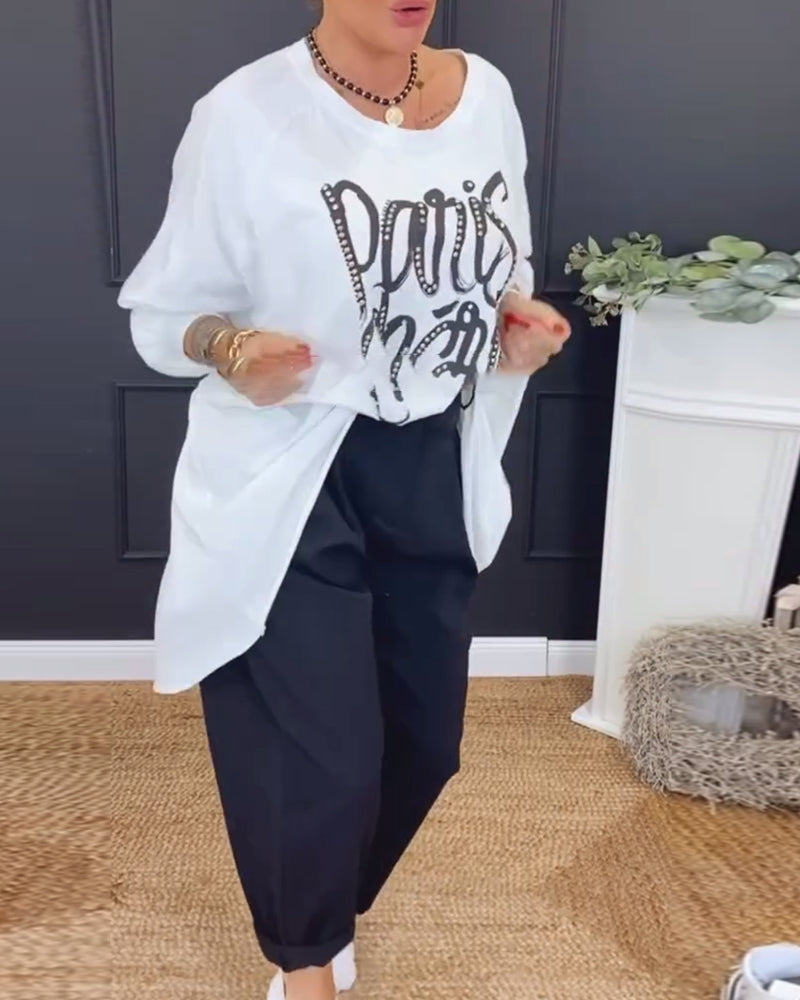 Top z okrągłym dekoltem i nieregularnym nadrukiem liter