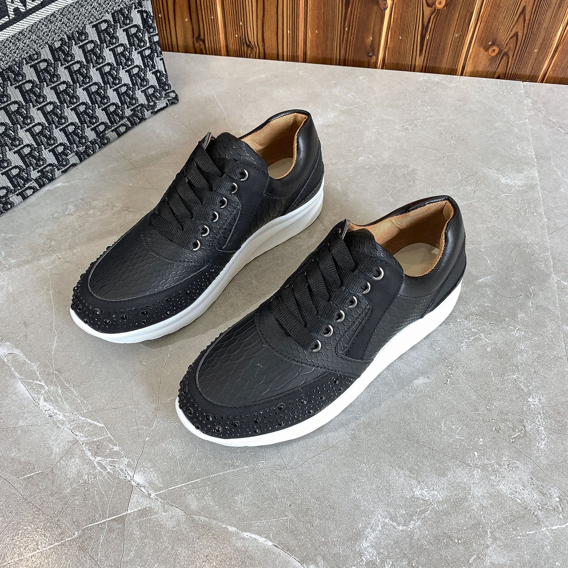 Damskie trampki casualowe – wygodne buty sznurowane do codziennego użytku